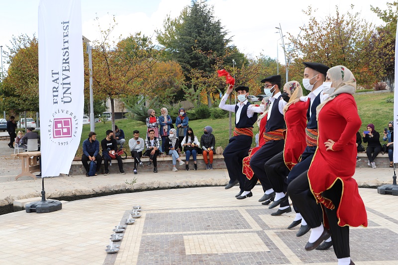 universitemizde-halk-oyunlari-gosterisi-gerceklestirildi-4367
