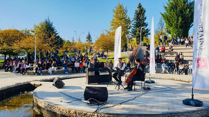 universitemiz-kampusunden-piyano-sesleri-yukseldi-4382