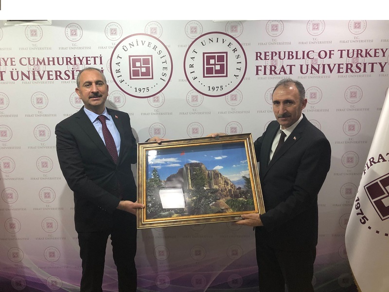adalet-bakani-gul-basarili-calismalarindan-dolayi-firat-universitesini-tebrik-ediyorum-4504