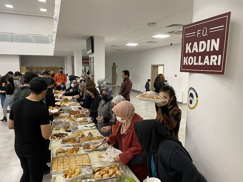 universitemiz-kadin-kollarinin-ogrencilerimize-ikramlari-devam-ediyor-4578