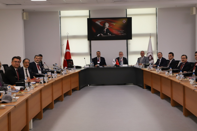 13-rektorun-katilimiyla-uak-toplantisi-universitemizde-yapildi-5203