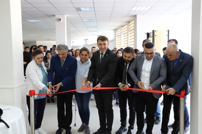 universitemizde-gurbette-sergisinin-acilisi-yapildi-5217