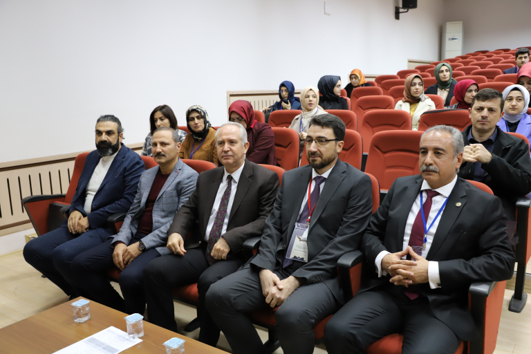 universitemizde-felsefe-ve-din-bilimleri-lisansustu-ogrenci-sempozyumu-duzenlendi-5269