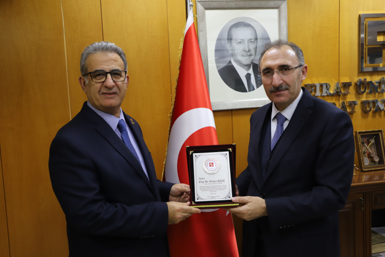 rektor-prof-dr-goktas-odul-alan-prof-dr-kilica-tesekkur-plaketi-takdim-etti-5383
