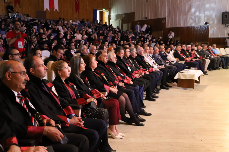 universitemiz-2022-2023-akademik-yili-mezuniyet-toreni-gerceklestirildi-5571