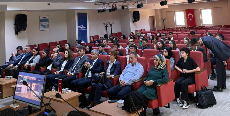saglik-bilimleri-alanindaki-lisans-ogrencileri-icin-akademik-becerilere-giris-ve-tubitak-projeleri-hazirlama-egitimi-duzenlendi-5723