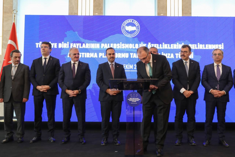 turkiye-diri-faylarinin-paleosismolojik-ozelliklerinin-belirlenmesi-arastirma-platformu-tanitimi-ve-imza-toreni-gerceklesti-5767