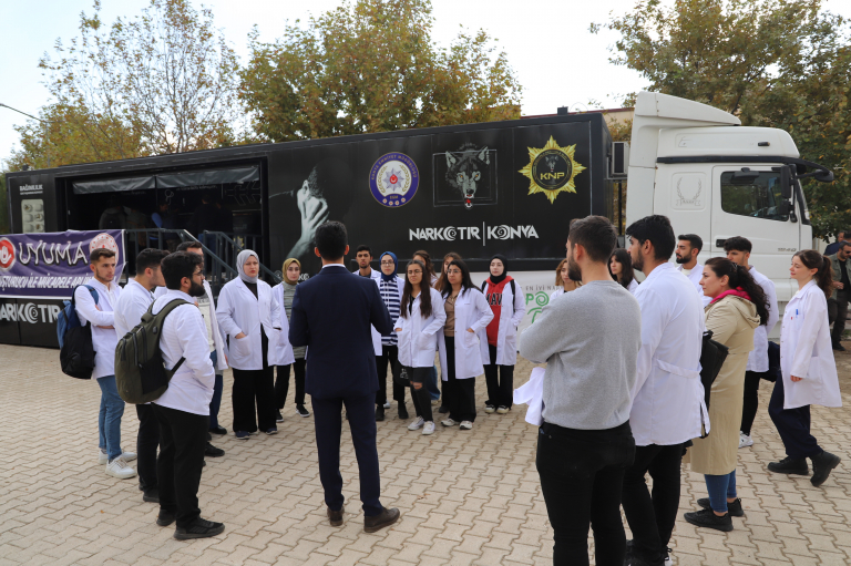 universitemiz-ogrencilerine-uyusturucunun-zararlari-anlatildi-5784