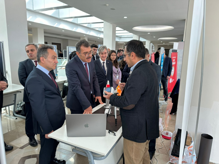 aub-tarafindan-2-ar-ge-proje-pazari-ve-universite-tanitim-gunleri-duzenlendi-5798