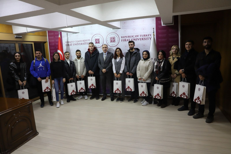 rektorumuz-prof-dr-goktas-ogrencileri-makaminda-agirladi-5884