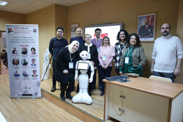 universitemizde-4008-tubitak-projesi-kapsaminda-robot-arkadasimla-duygulari-taniyorum-legolarla-insa-ediyorum-projesi-hayata-gecirildi-5941