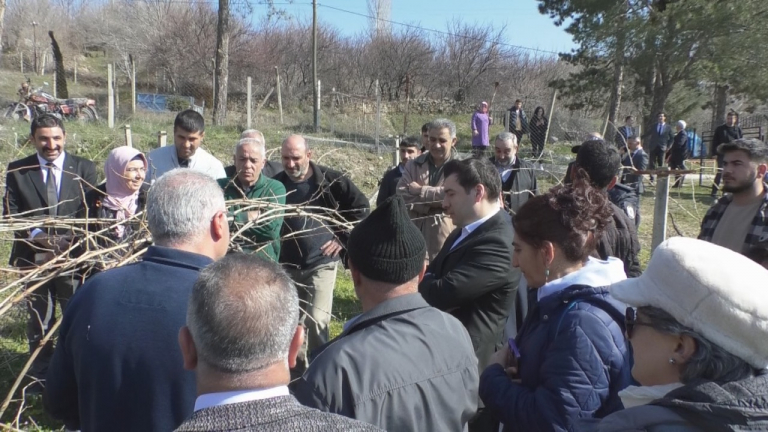 universitemiz-keban-myo-tarafindan-ciftcilere-bag-budama-egitimi-verildi-6001