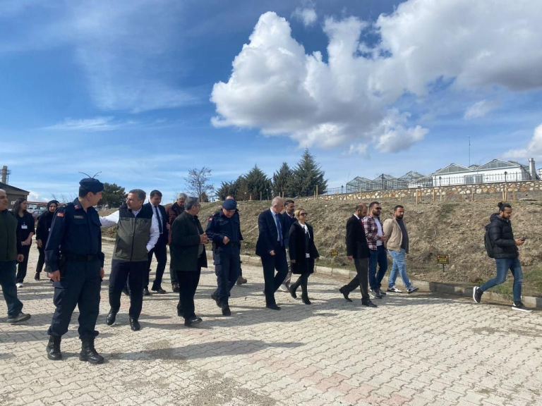 universitemizde-sehitler-anisina-fidan-dikildi-6013