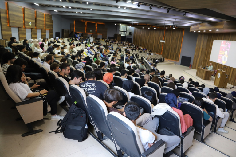 universitemizde-sanal-oyun-bagimliligi-konferansi-duzenlendi-6181