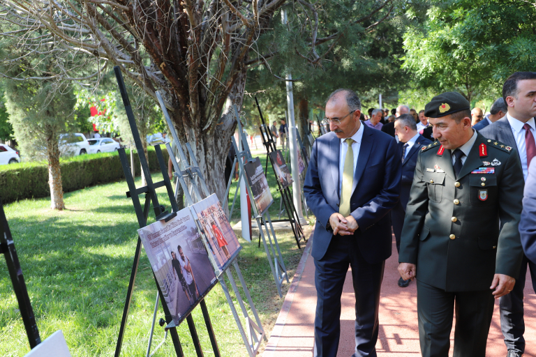 universitemizde-15-temmuz-destani-sergisinin-acilisi-yapildi-6289