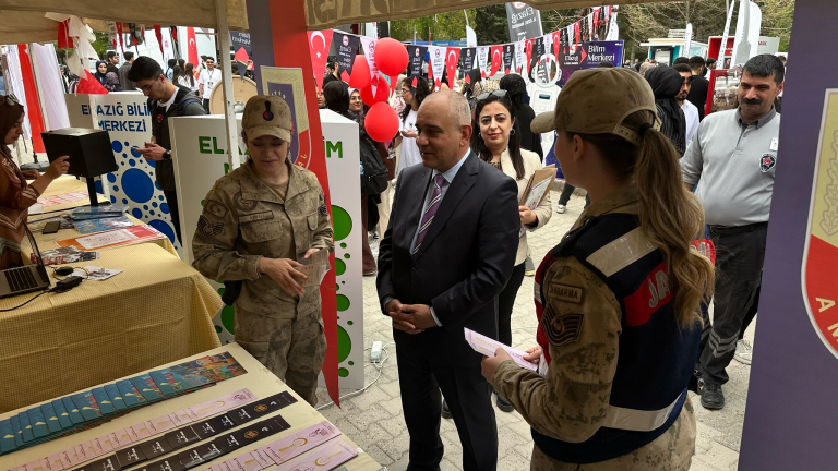 universitemizde-50-yil-bilim-ve-ogrenci-festivali-2-gununde-de-devam-etti-6829