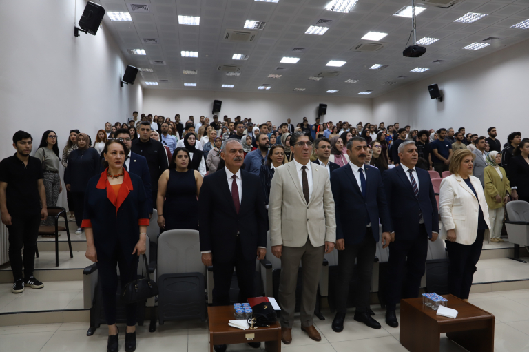 universitemiz-eczacilik-fakultesinde-beyaz-onluk-giyme-toreni-gerceklestirildi-6858
