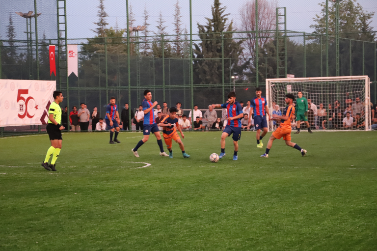 universitemizin-50-yil-spor-senlikleri-futbol-musabakalari-sona-erdi-6882