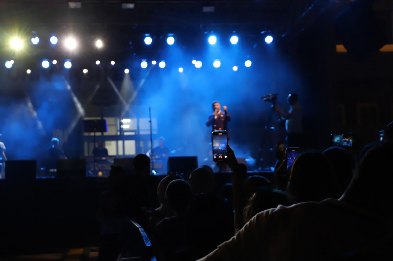 universitemiz-50-yil-festivali-tekin-bulut-konseriyle-basladi-6891