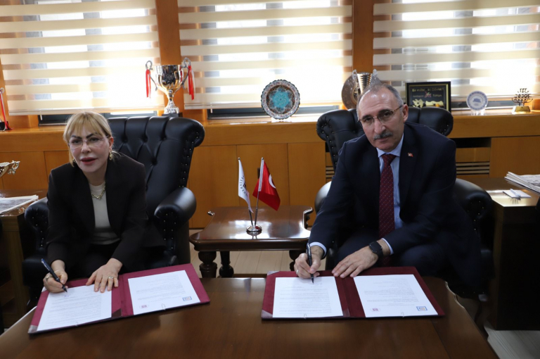 universitemiz-ile-seza-cimento-arasinda-ar-ge-is-birligi-protokolu-imzalandi-7320