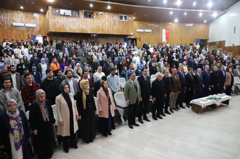 universitemizde-anlamli-bulusma-peygamber-ahlakiyla-gelecegi-insa-7371