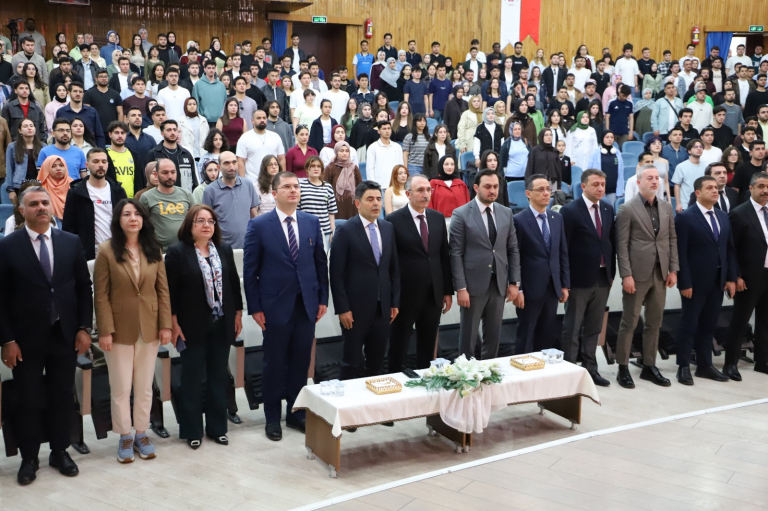 bakan-yardimcisi-boyraz-universitemizde-ogrencilerle-bulustu-7411