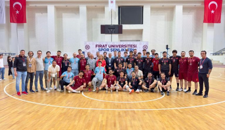 universitemiz-spor-senliklerinde-erkek-voleybol-sampiyonu-veteriner-fakultesi-oldu-7413