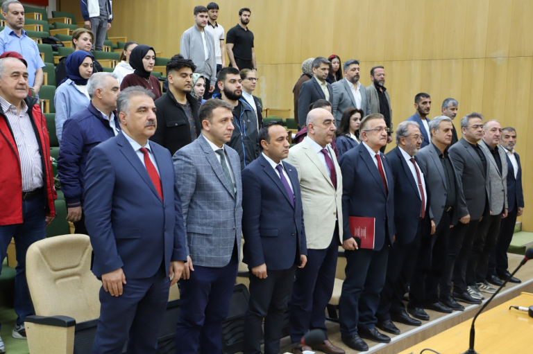 firat-universitesinde-ataturk-ve-turk-gencligi-vurgusu-7424