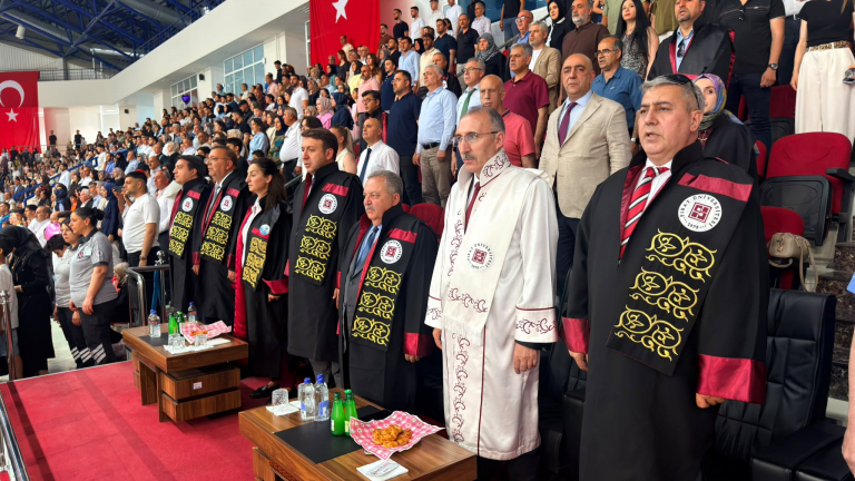 universitemizde-fakulteler-genel-mezuniyet-toreni-coskuyla-gerceklestirildi-7460
