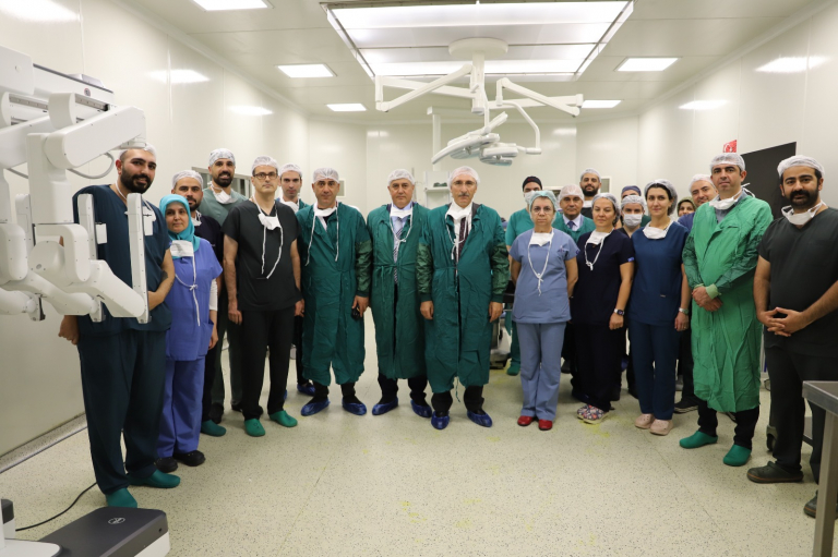 universitemizde-saglikta-yeni-donem-robotik-cerrahi-basliyor-7583