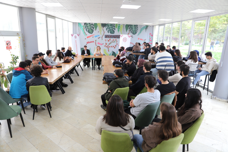 universitemizde-bilim-kafe-etkinligi-duzenlendi-7623